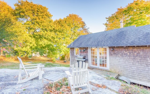 South Bristol Cottage by RedAwning