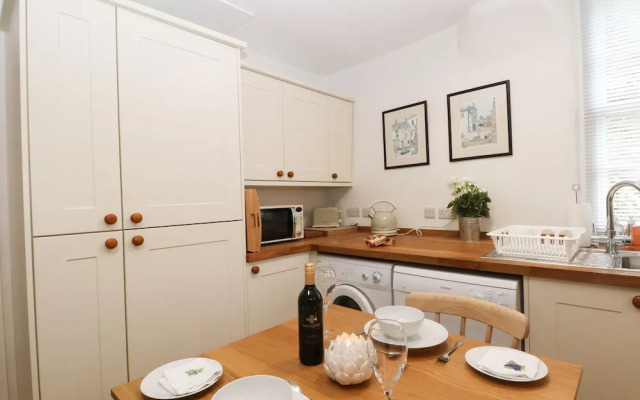 2B Cavendish Villas