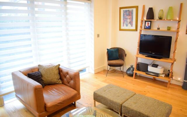 Bermondsey 2 Bedroom Flat With Garden