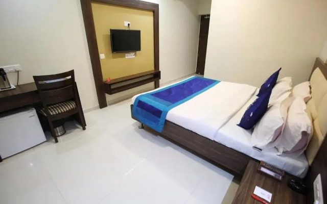 OYO Rooms Ahmedabad Airport Gandhinagar Highway