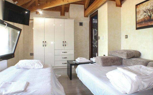 Nice Home in Petalou, Korinthias With Wifi and 4 Bedrooms