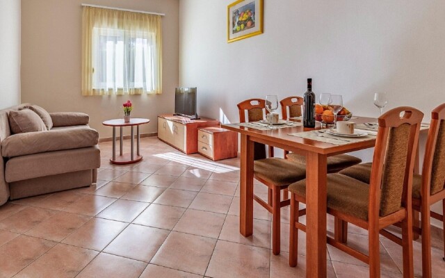 Lovely Apartment in Banjole near Beach & Town Center