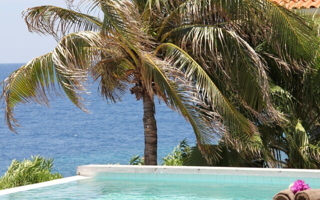 Cosy Seaside Villa in Jan Thiel With Pool