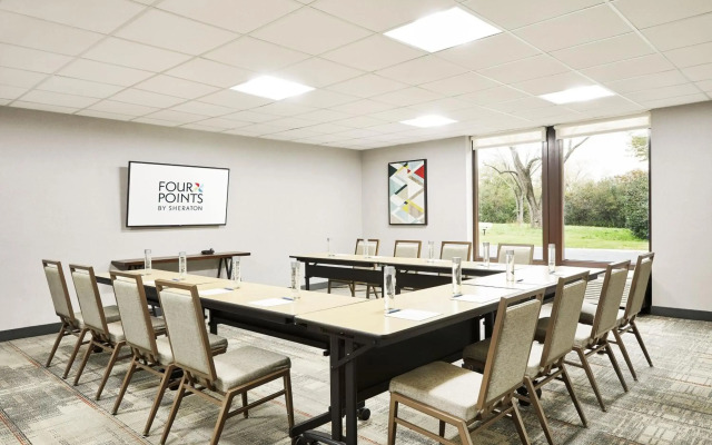 Four Points by Sheraton Chicago Westchester/Oak Brook