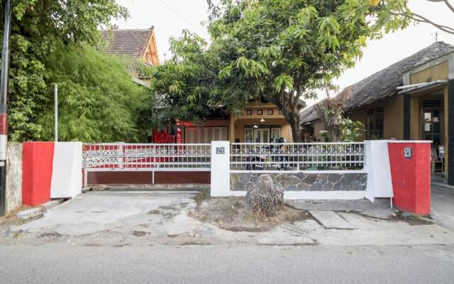 RedDoorz Hostel near Alun Alun Selatan Jogja