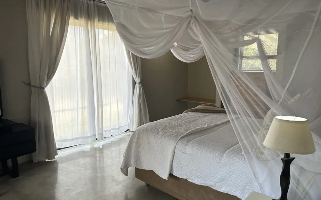 Leadwood Tree Safari Lodge