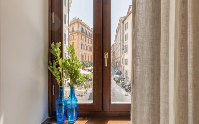 iFlat Navona Bright Studio