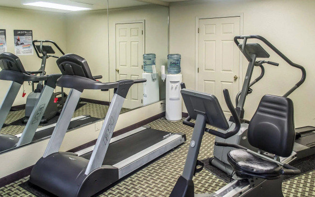 Days Inn by Wyndham Austintown