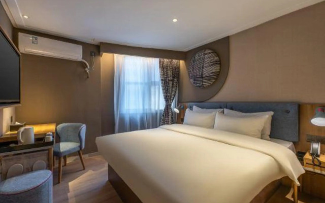 Home Inn Nanchang Bayi Square