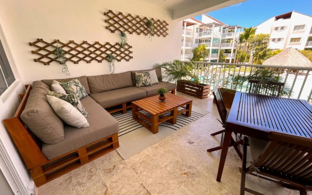 Gorgeous Playa Turquesa Pool Views Beach Apartment