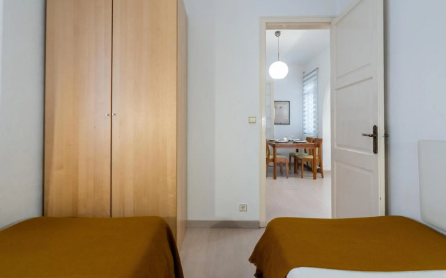 FridaysFlats, Cozy & Quiet - 2 bedroom flat near sagrada familia