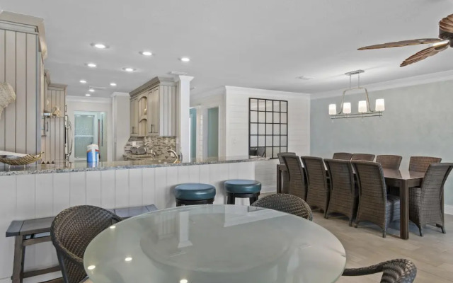 Green Reef #7- Emerald Horizon