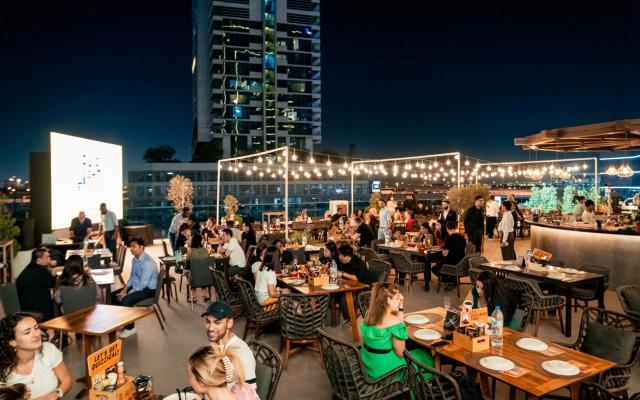 Отель Radisson Blu Hotel, Dubai Canal View