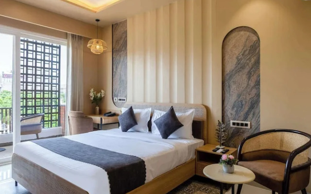 Saltstayz Premier - Sector 50 & Golf Course Ext Road