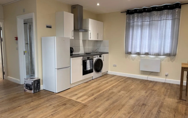 1 Bed Flat - Sleeps 3 - Parking - Wifi