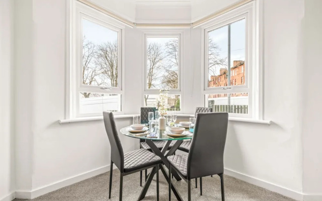 Cosy and Bright 3-Bedroom Flat