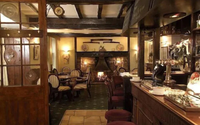 Crown & Cushion Hotel