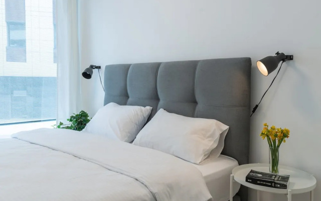 Sunlit Urban Escape with Balcony by Sea N Rent