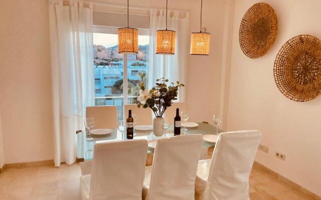Newly renovated, Spacious, Bright Villa 5 minutes to the Beach