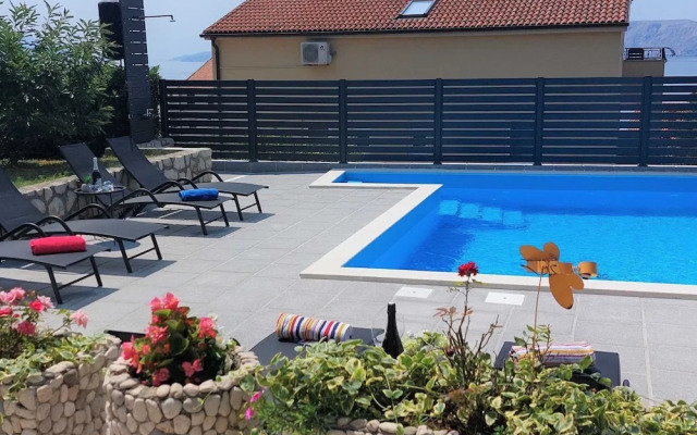 Spacious Novi Vinodolski Apartments With Terrace and Shared Pool