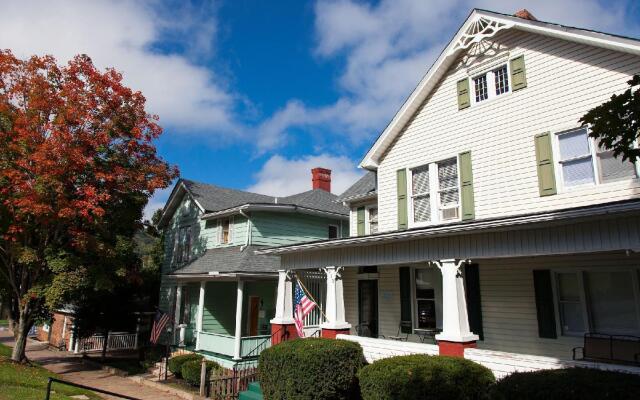 The Guest House Inn on Courthouse Square