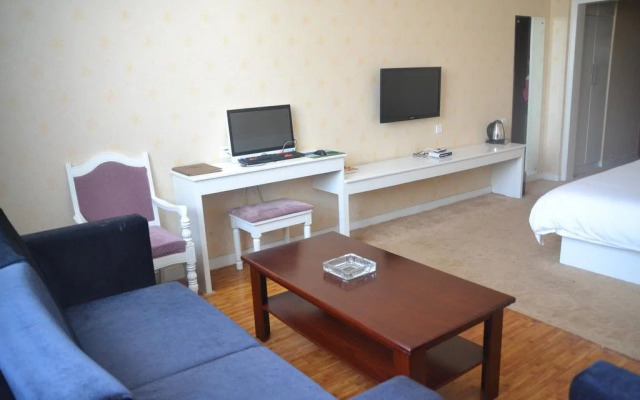 Yining Huarui Business Hotel