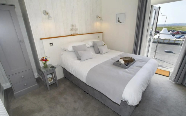 The Estuary Bar and Rooms