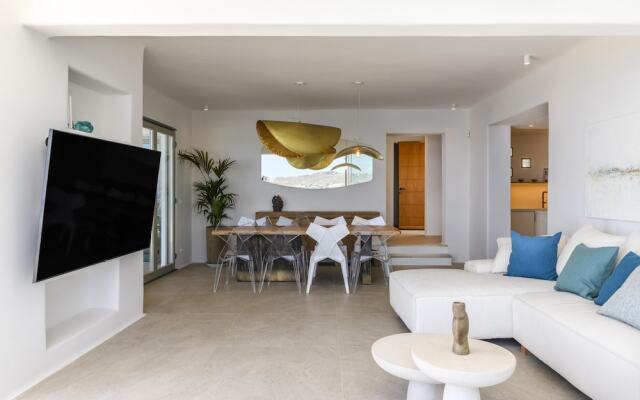 Villa Channel II in Psarou Mykonos