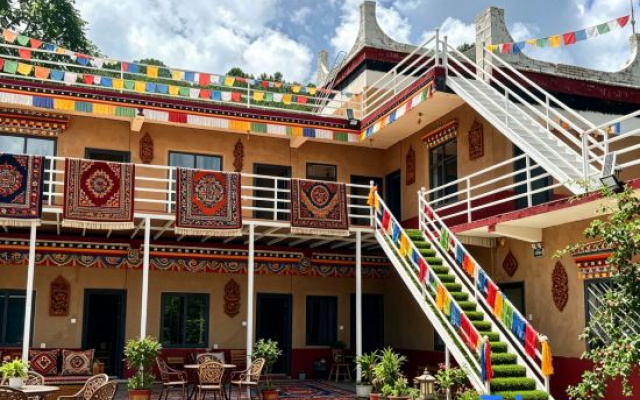 A Mountain Resort Inn – Exterior – Danba