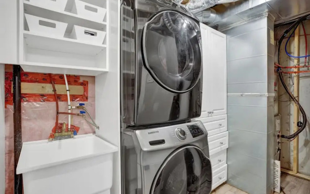 Stylish Mississauga Lower Unit BBQ Yard Paradise