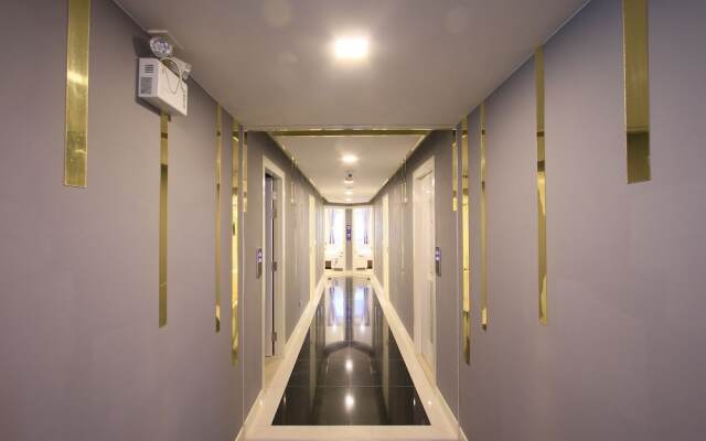 Pratunam Atrium Hotel