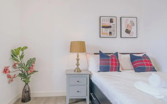 Vibrant Bright Apartment Sheffield Sleeps 2