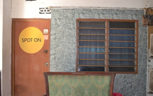 SPOT ON 89821 Batu Maung Sempoi Inn And Cafe