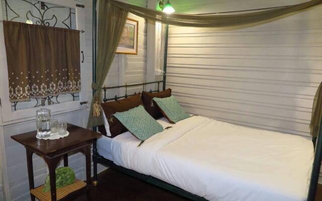 Siri Suvan at Rambuttri Guest House