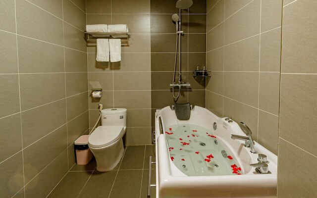 Zen Riverside Hotel & Residences