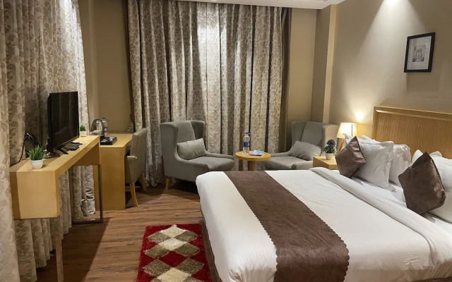 Saltstayz Select - Galleria Market & Golf Course Road