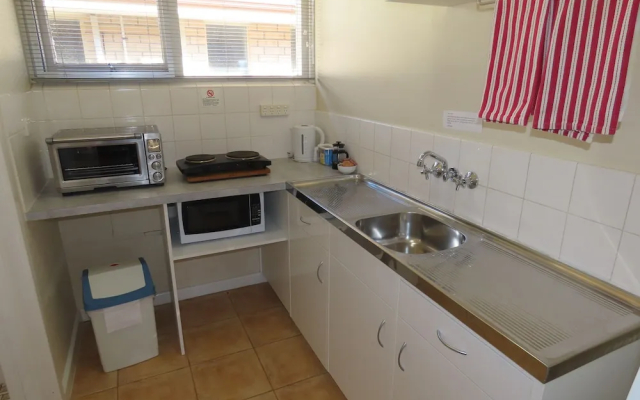 Emu Point Motel & Apartments