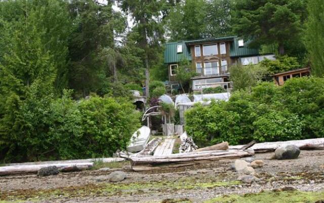 Dolphin House  Bed & Breakfast