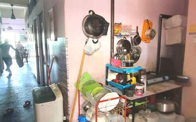 SPOT ON 90836 Penginapan Almera