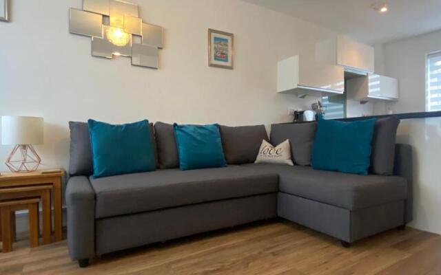 Comfy 2 bed house located at Wareham train station