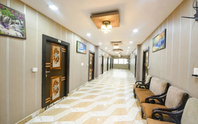 Fabhotel Royal Mountain