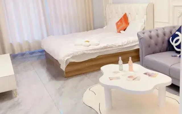 His and her net red theme apartment