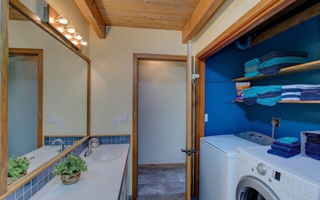 Halehikiola 3 Bedroom Home by RedAwning