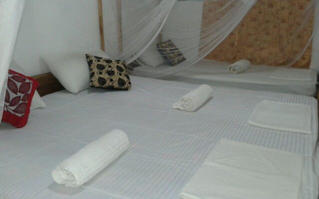 Star Rest Beach Hotel Arugambay