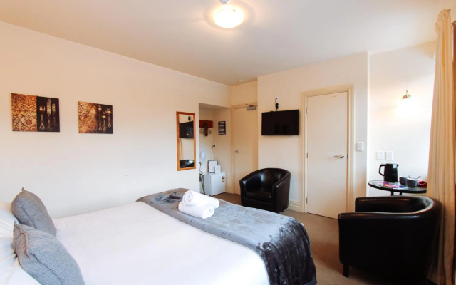 The Grand Hotel & Bar – Guest Rooms – Akaroa