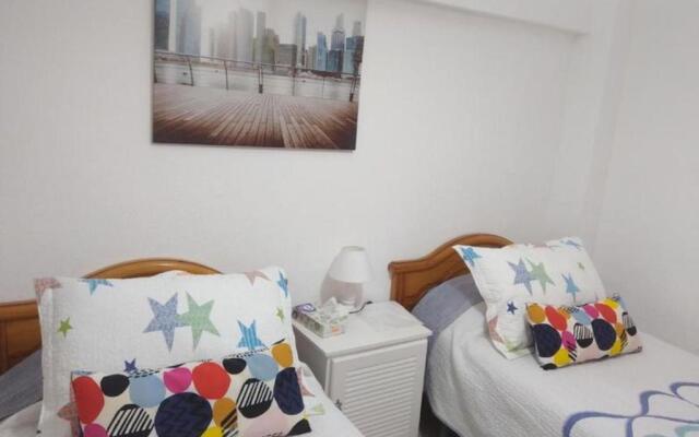 Deluxe 3 Bedroom Apartment, Balcony, 15 Minutes Walk To City And Beach Sys2