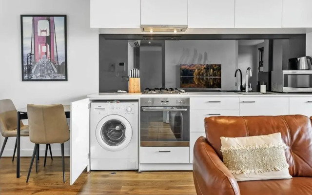 Pristine 1-bed Apartment Near Local Cafes