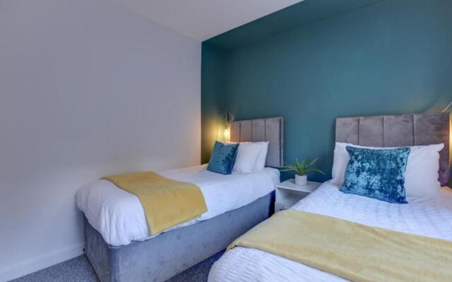 George Suite - Two Bed Apartment with Parking