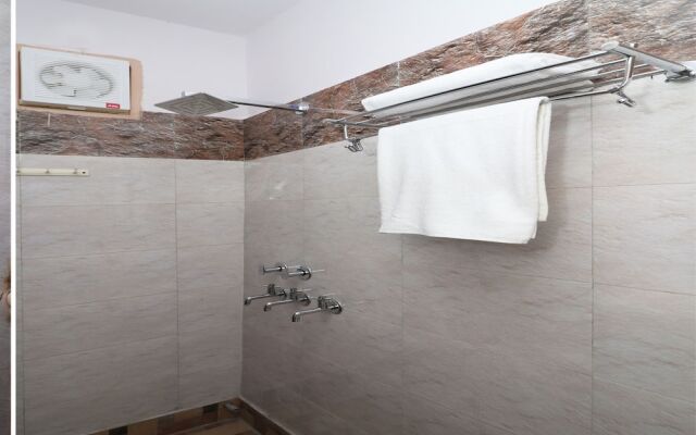 Oyo 12911 New Capital Inn