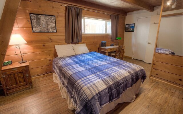 Tahoe Chalet 4 Bedroom Cabin by RedAwning